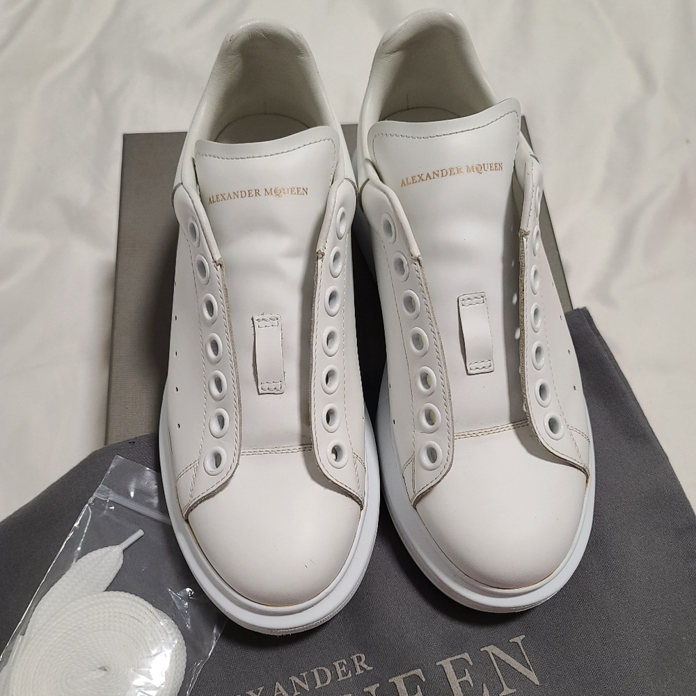 Alexander McQueen Oversized Pelle Lace-Up Sneakers